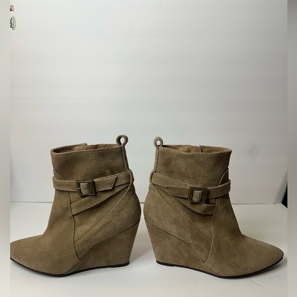 Charles David Women’s Taupe Suede Wedges Size 37 (6.5) - Picture 12 of 12